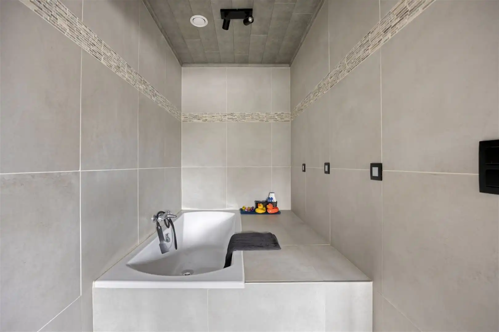 uitzonderlijke eigendom met garage en grote tuin (2287 m²) foto 16