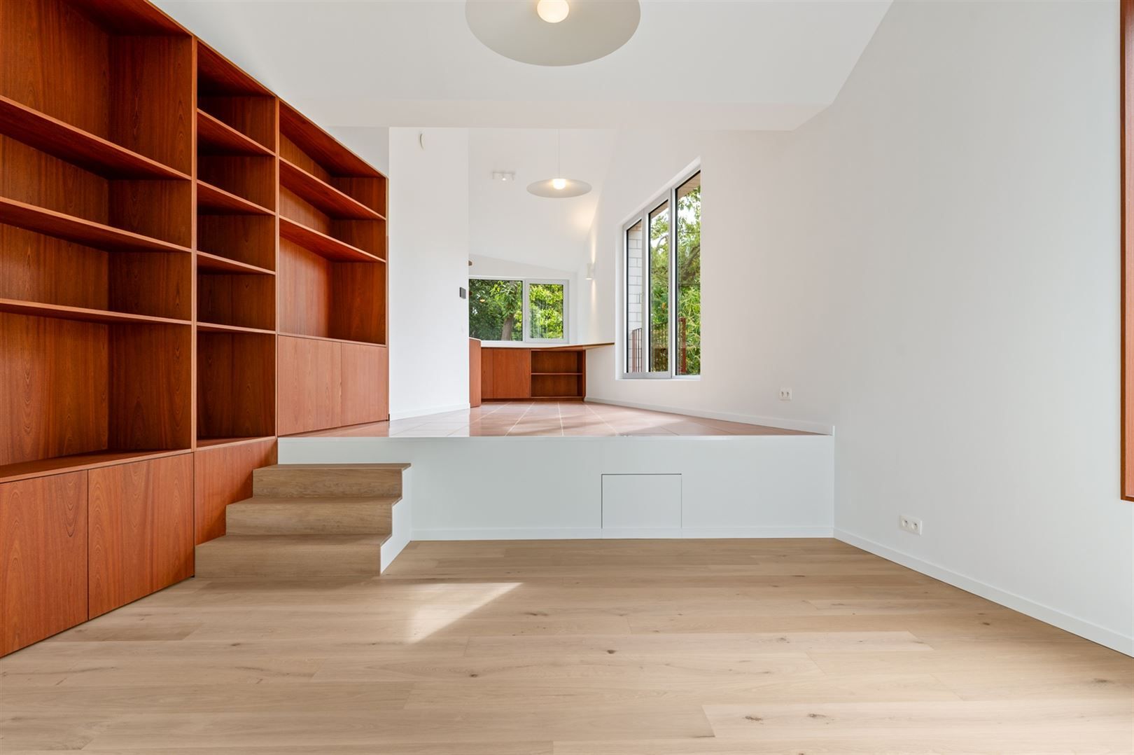 Luxe nieuwbouwappartement met terras, tuin en parking. foto 4