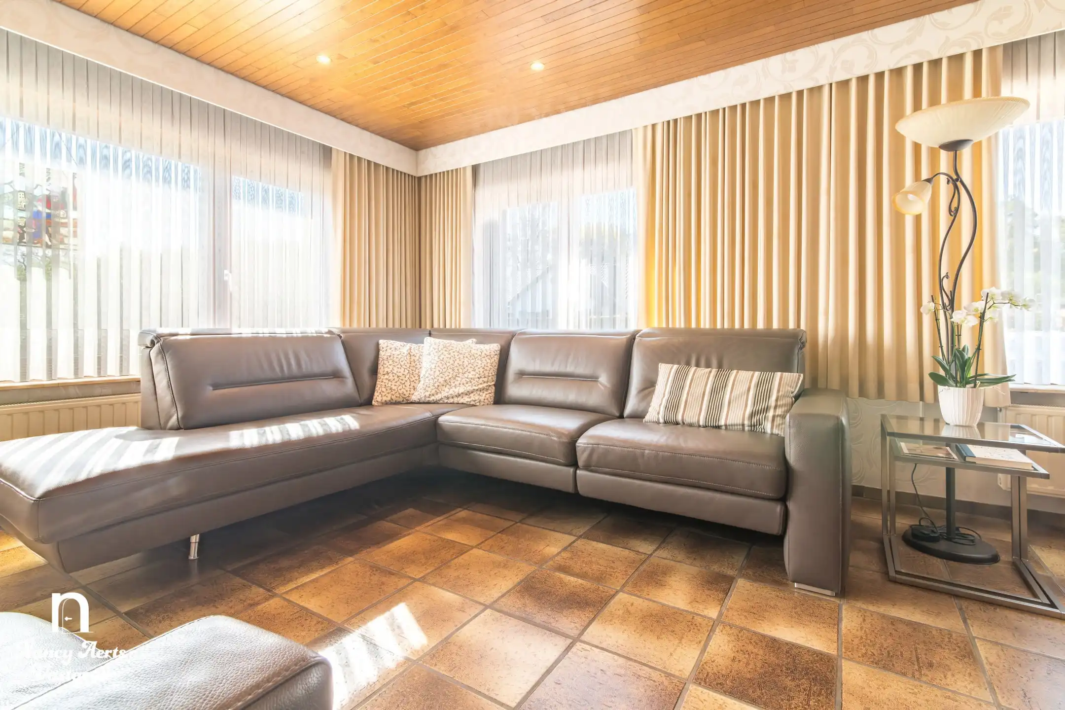 Lichtrijke woning met prachtige tuin en groeipotentieel foto 3