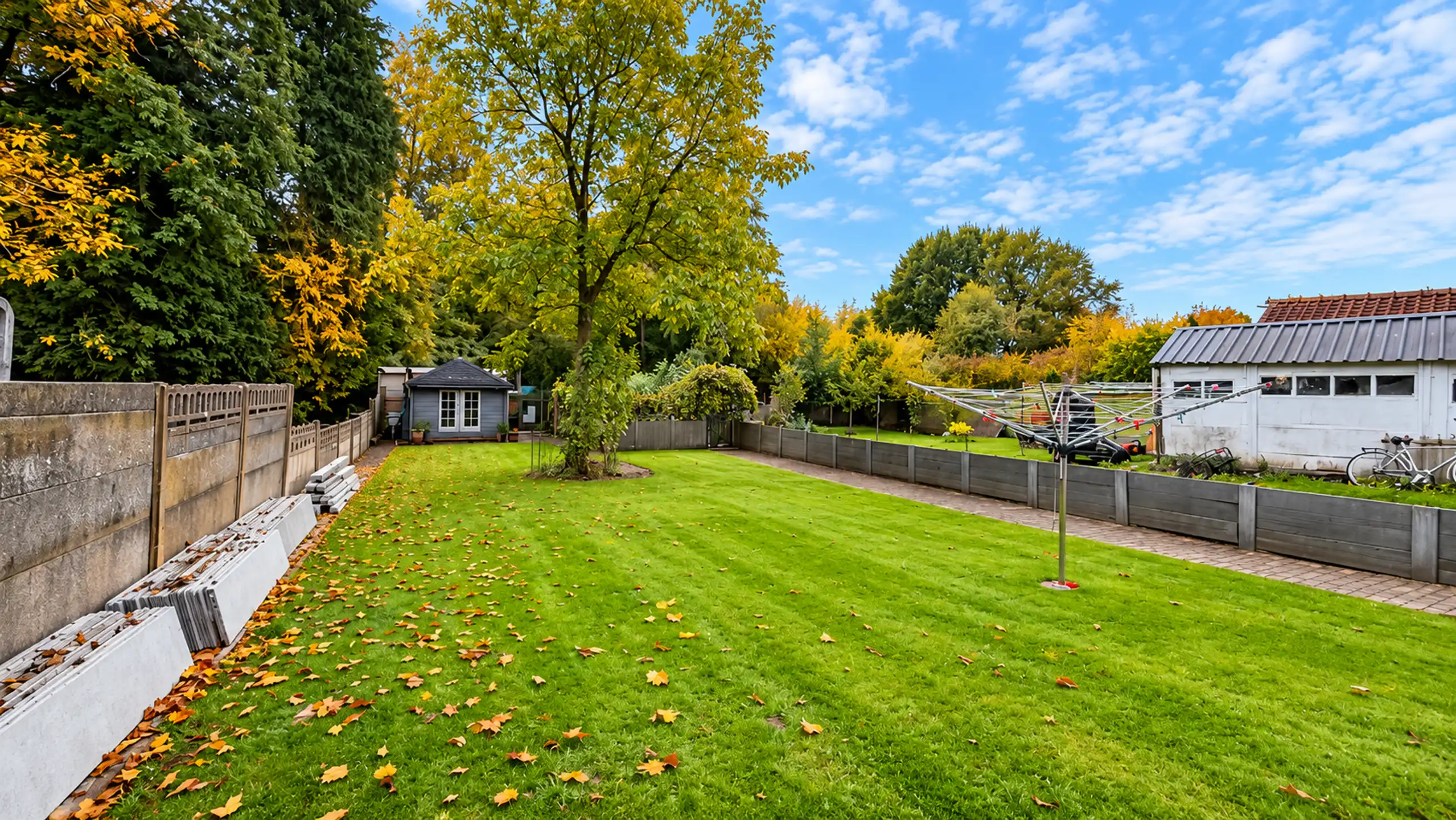 Instapklare halfopen bebouwing met zonnige tuin en garagebox foto 40