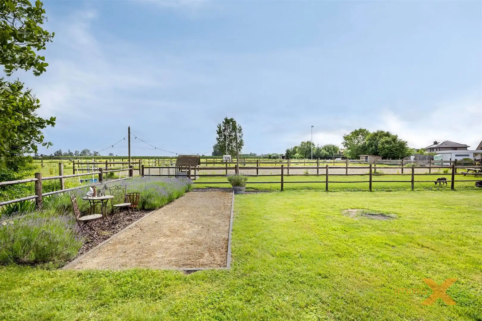 INSTAPKLARE HOEVEWONING MET STALLINGEN EN WEIDEN foto 38