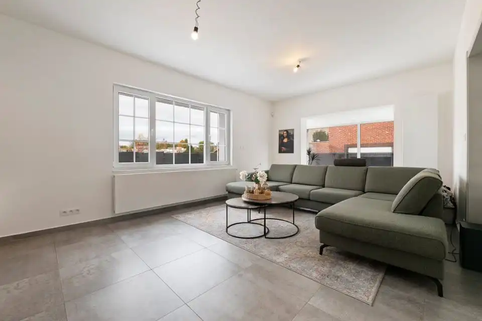 RUIME, GERENOVEERDE OPEN BEBOUWING MET 6 SLKS EN KNAPPE TUIN IN ALKEN foto 7