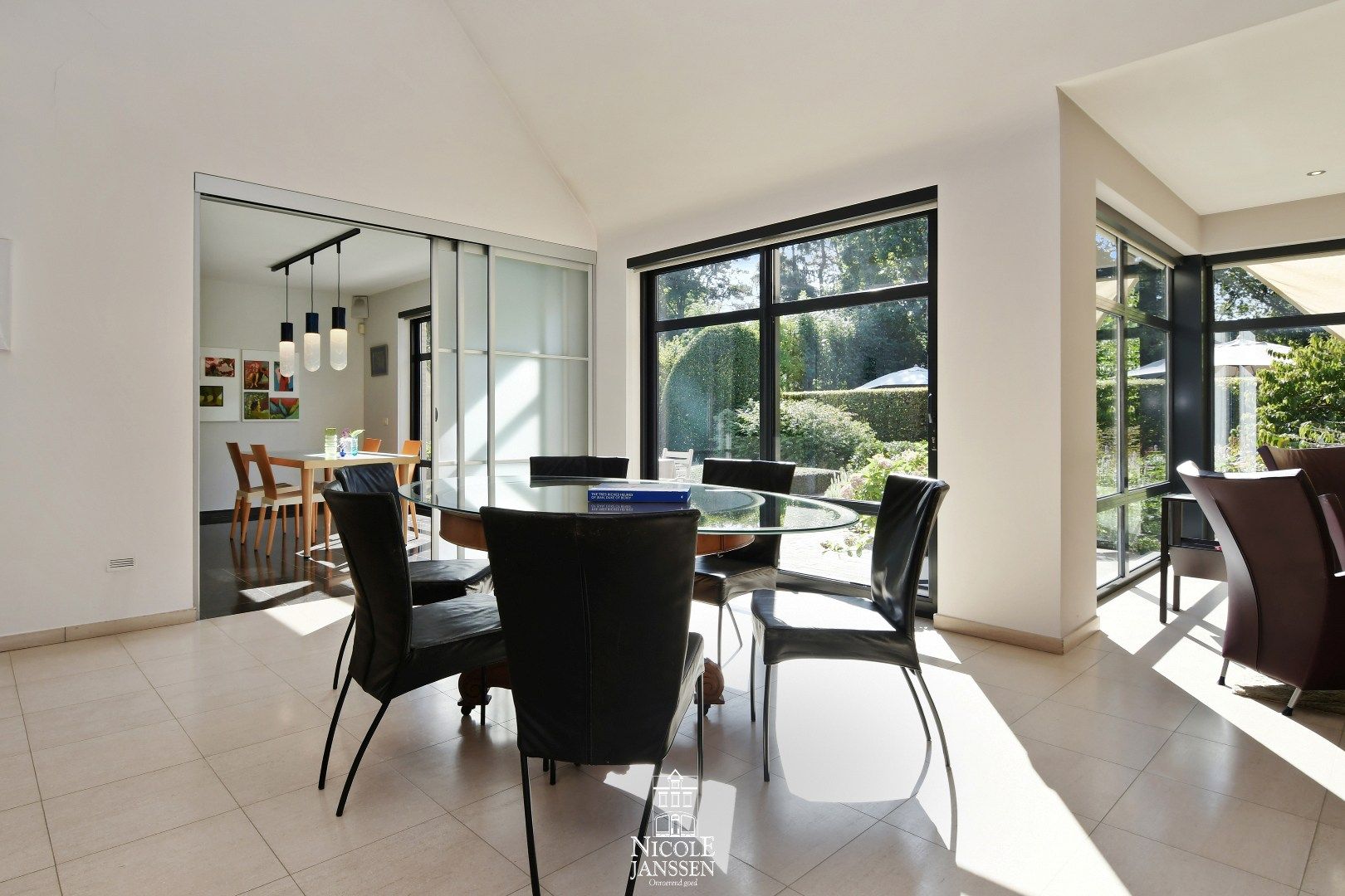 Vrijstaande woning met mooi verzorgde tuin en zwembad  foto 6