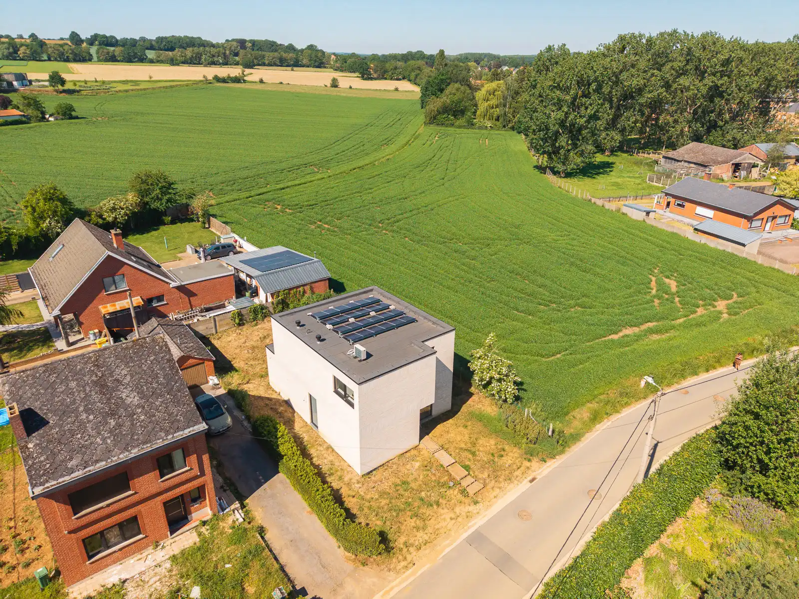 Prachtige nieuwbouwwoning met top afwerking foto 3