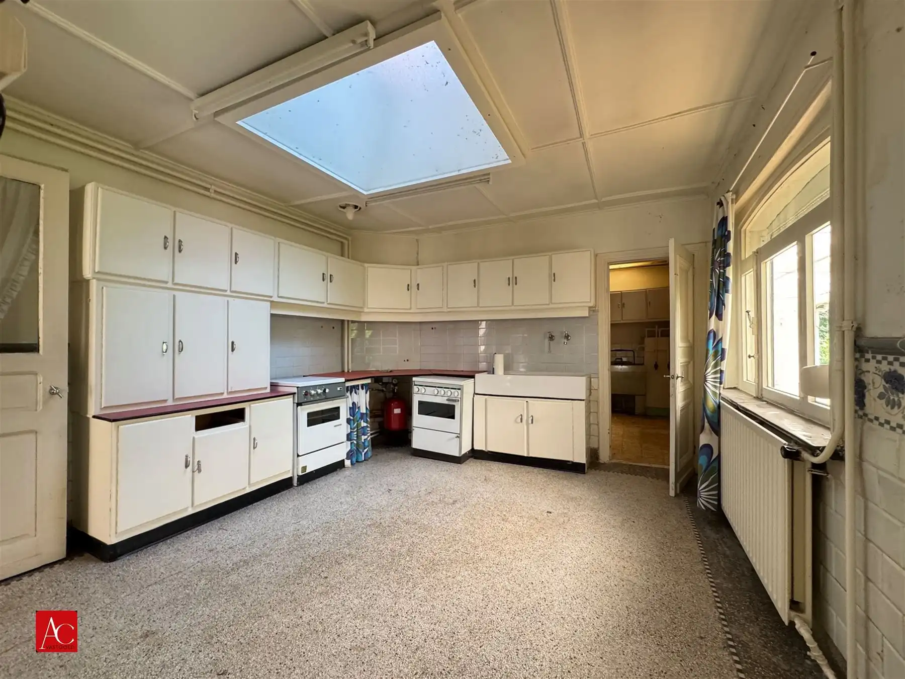 Renovatiewoning op ruim perceel of projectgrond foto 16
