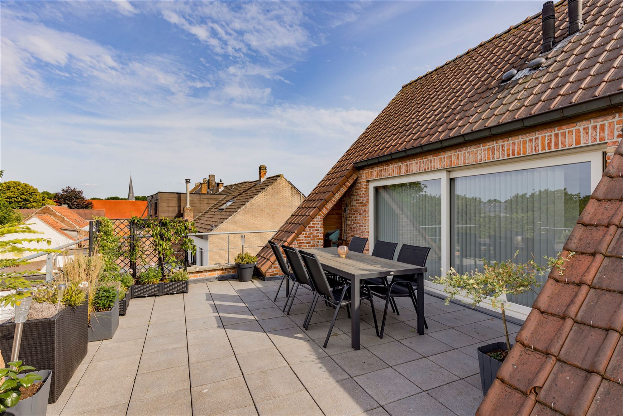 Opbrengsteigendom met 5 app + 7 garageboxen in Bazel foto 16