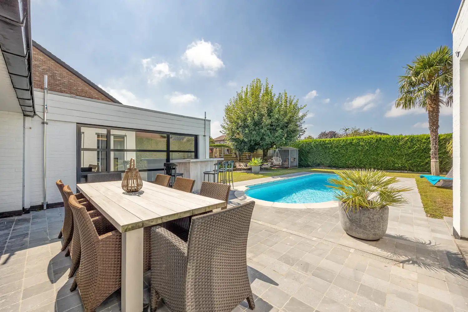 Karaktervolle villa met prachtige tuin en zwembad in doodlopende straat foto 17