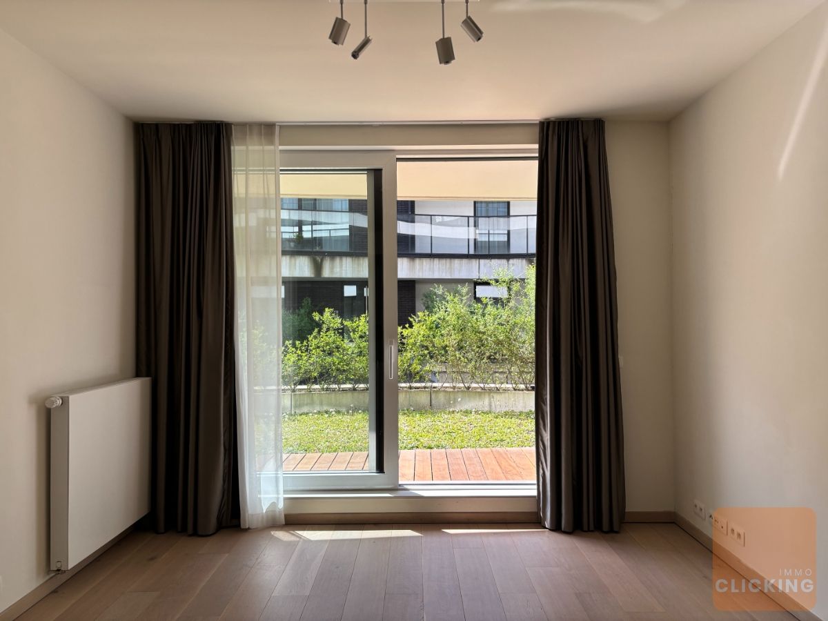Tof 1 slaapkamerappartement met terras en tuintje foto 5