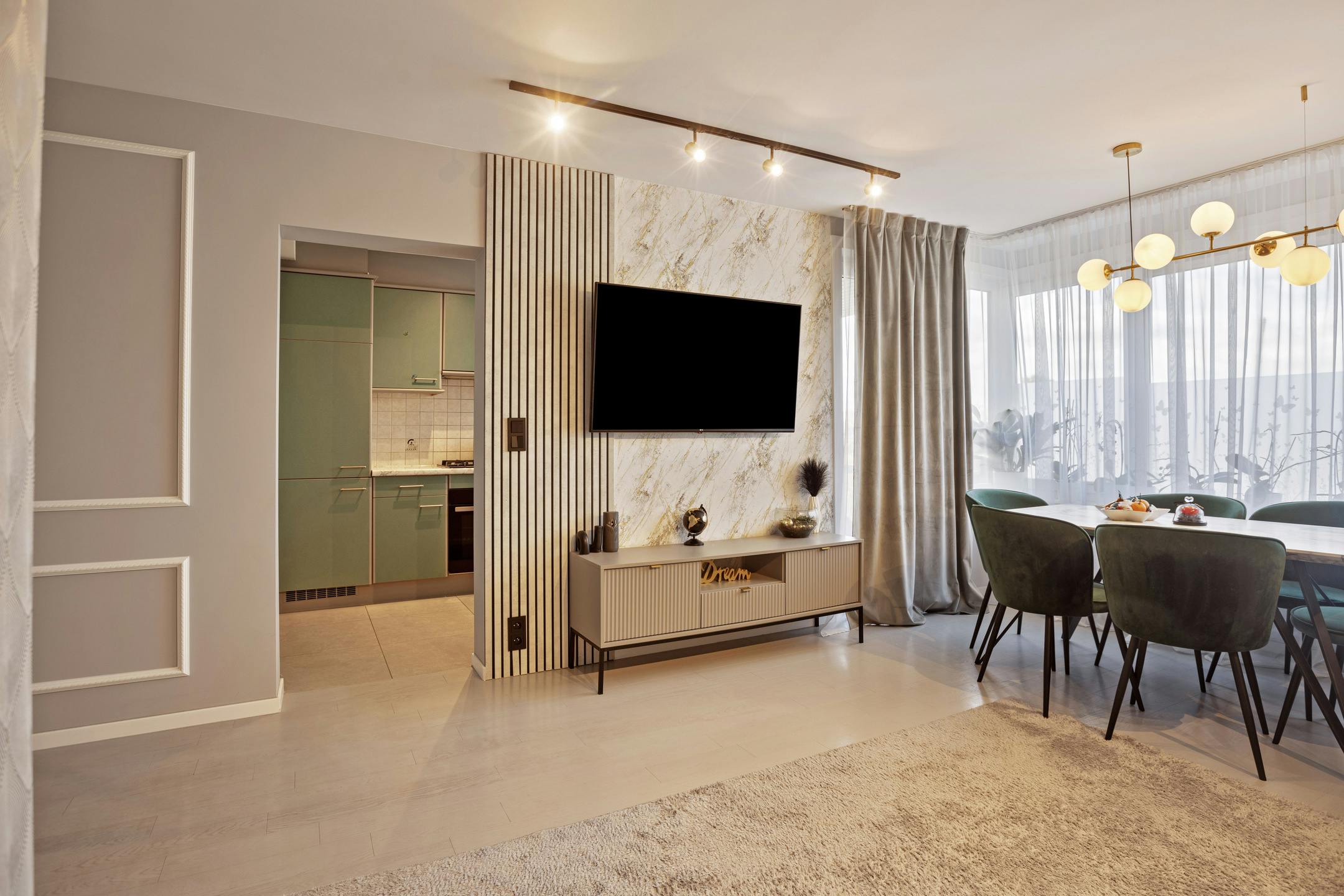 Recent gerenoveerd, gemeubeld 2 slaapkamer appartement in Roeselare! foto 3