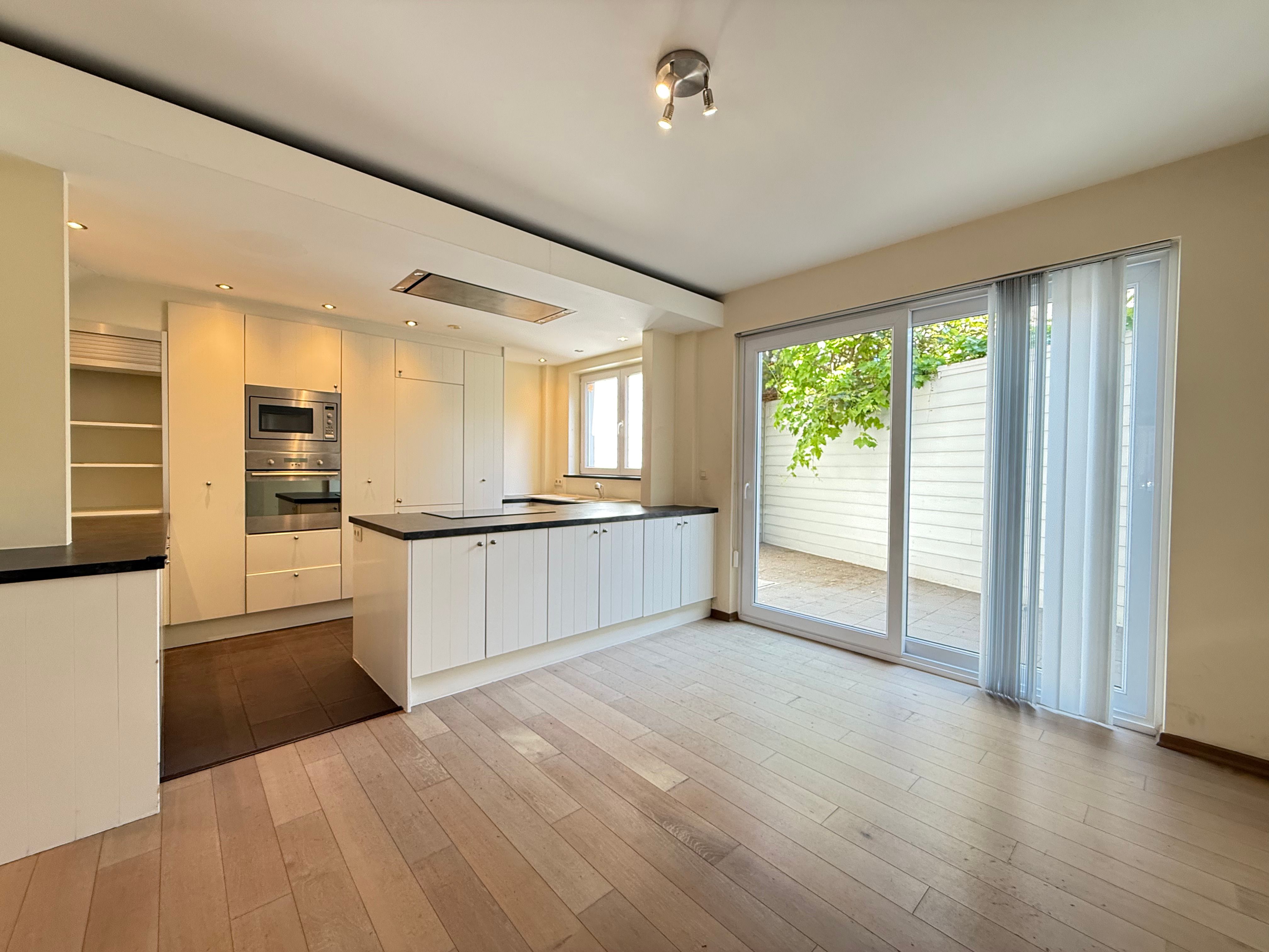 Moderne woning met koer foto 4