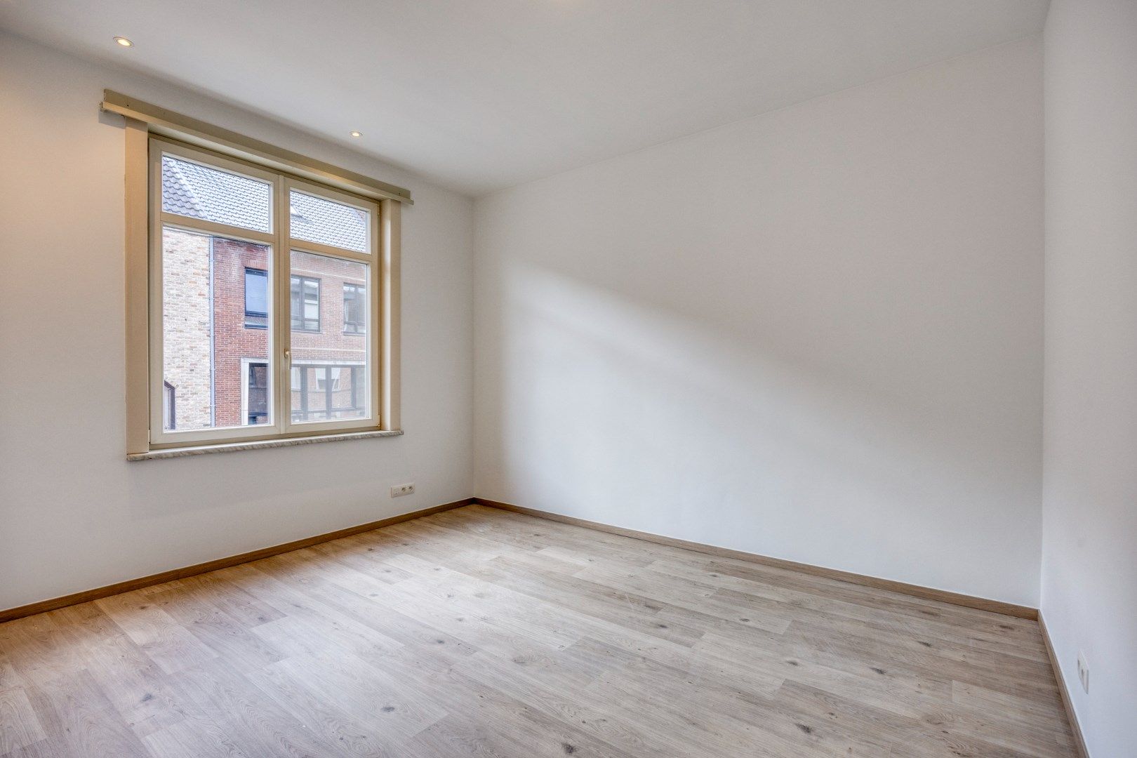 Totaal gerenoveerde en zeer goed gelegen woning op wandelafstand station met 3 ruime slaapkamers en bureauruimte - EPC A (81) kWh/m²  foto 13