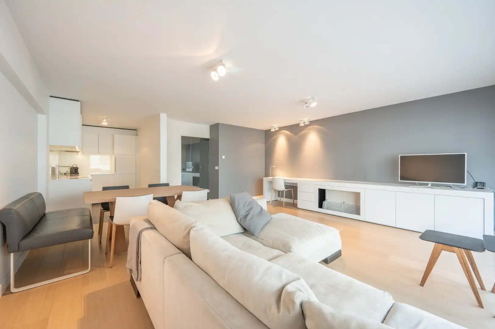 Elegant appartement in de Kustlaan, op enkele passen van het Lichttorenplein foto 3