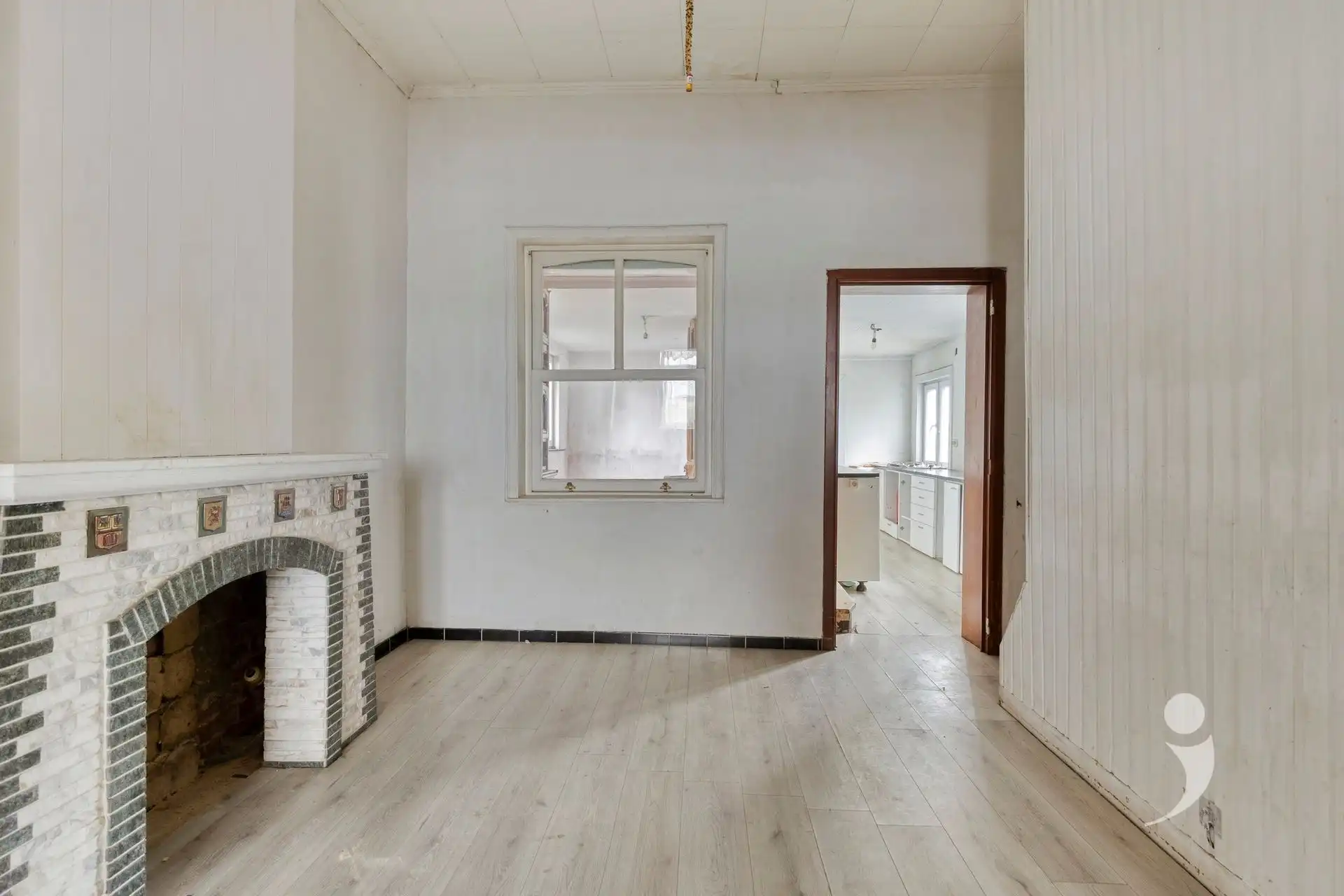 Ruime te renoveren woning met vergezicht foto 7