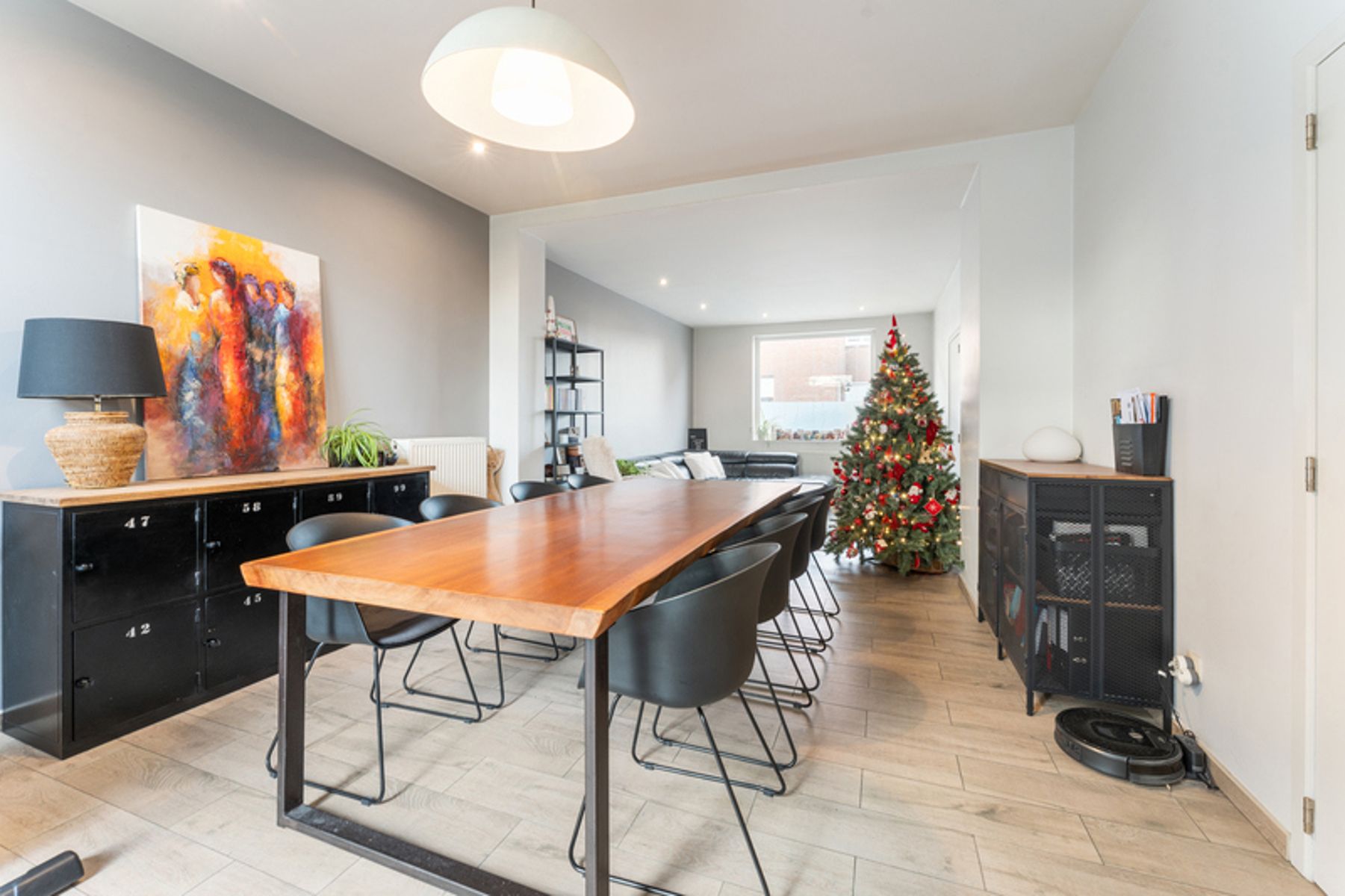 Vernieuwde woning met garage en stadstuintje foto 3