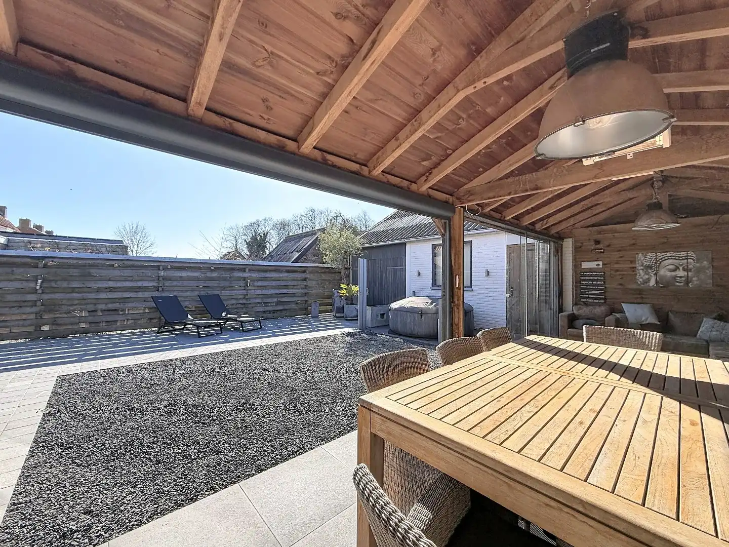 Instapklare twee-onder-een-kapwoning met uitbouw, luxe overkapping en zonnige tuin op het westen  foto 43