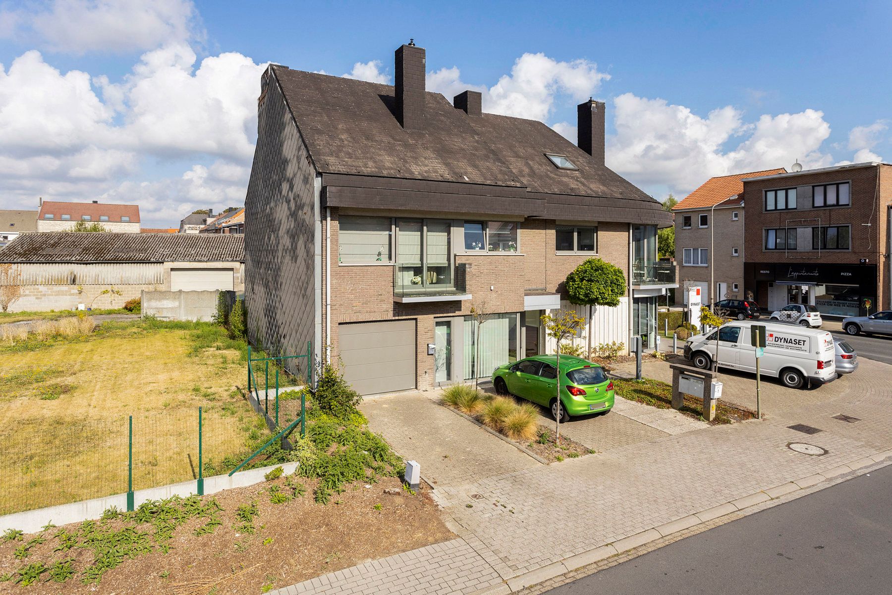 Instapklaar en lichtrijk kantoor, vrij beroep of dienstensector met garage, tuin en parkings. foto 23
