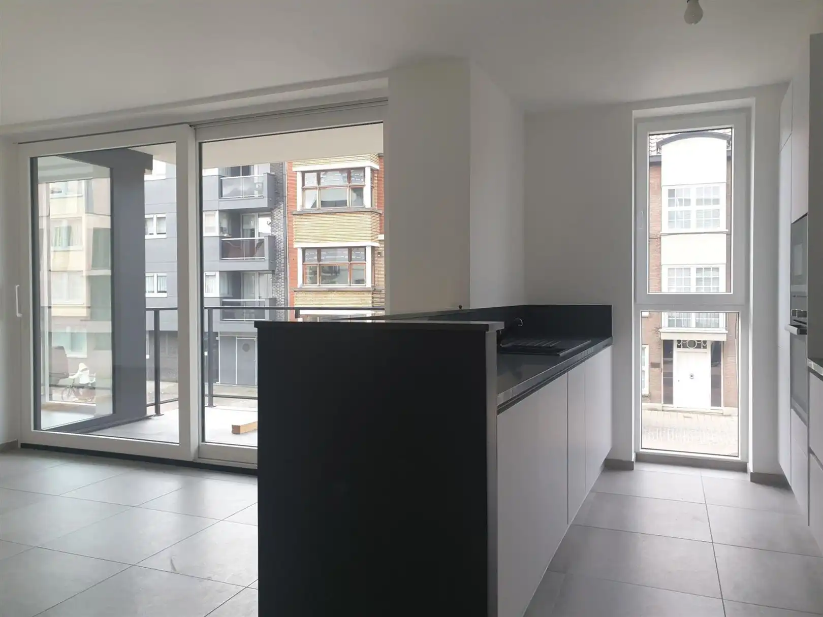 VOLLEDIG OPGESCHILDERD NIEUWBOUWAPPARTEMENT MET TWEE SLAAPKAMERS EN TWEE TERRASSEN foto 6
