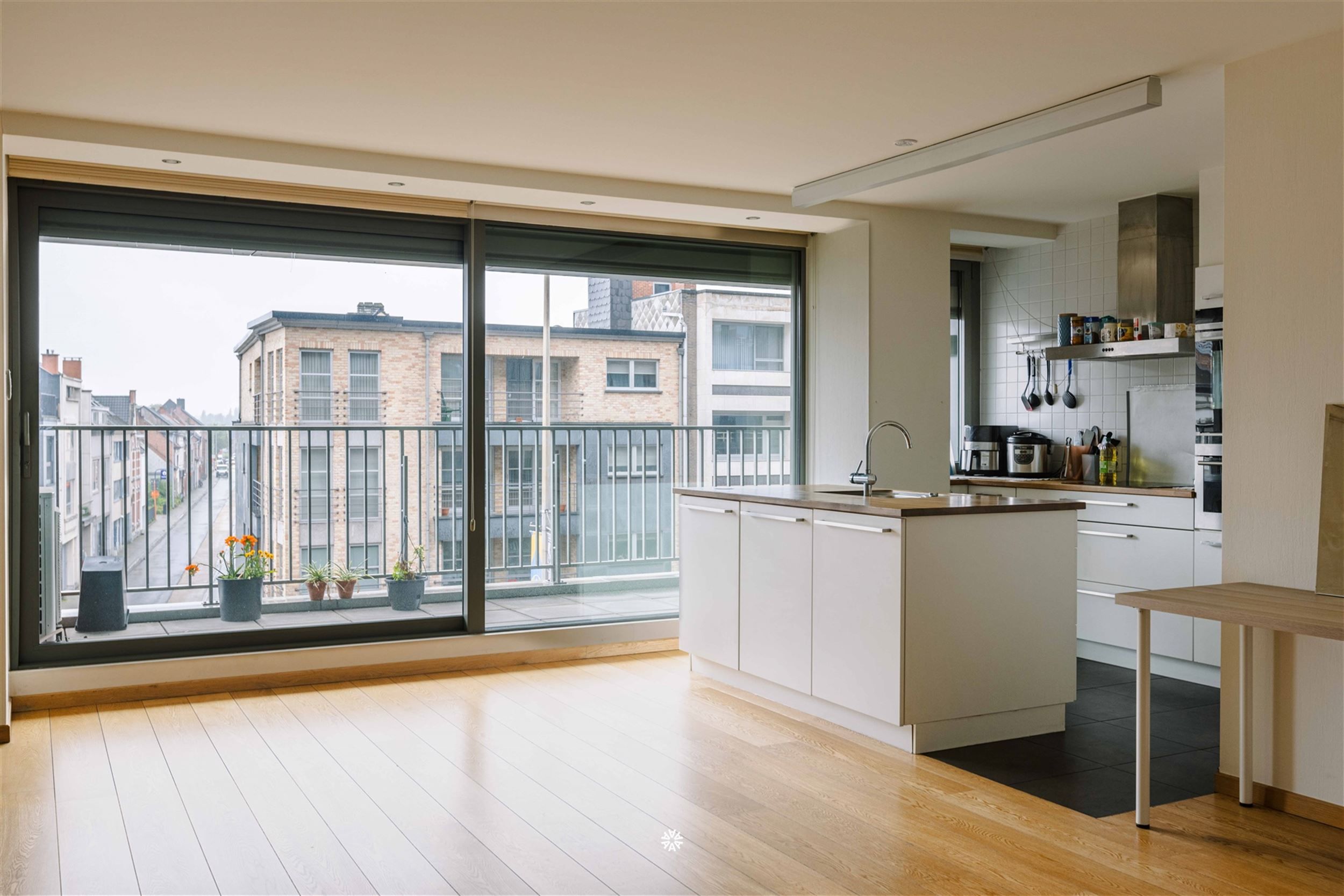 Riant appartement met drie slaapkamers nabij de Grote Markt foto 3