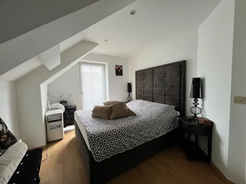 Ruim luxe appartement/duplex met garage! foto 15