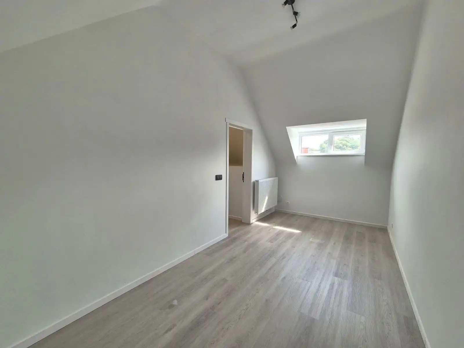 Halfopen bebouwing met 5 slaapkamers en 2 badkamers foto 12