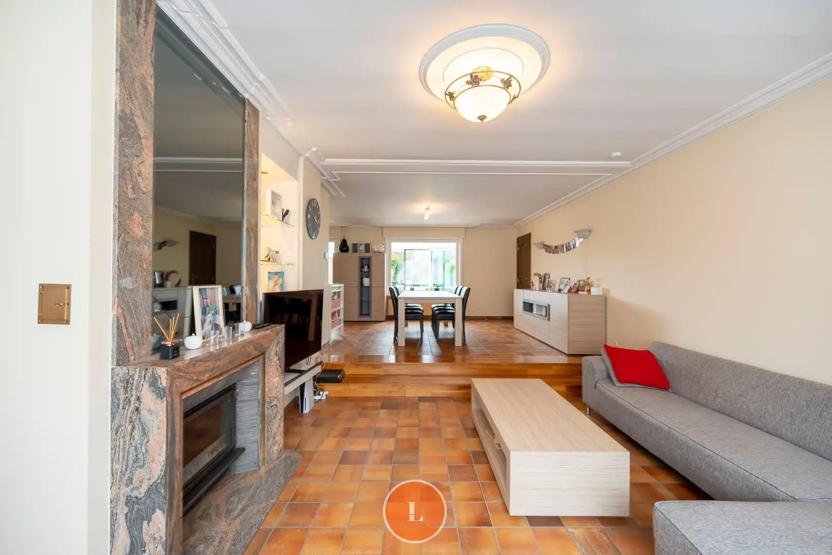 Ruime gezinswoning met grote tuin en uitweg te koop in Menen. foto 3