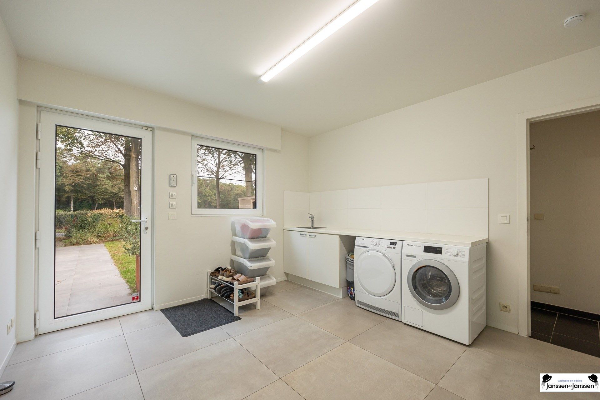 Instapklare, volledig gerenoveerde woning op royaal perceel! foto 25