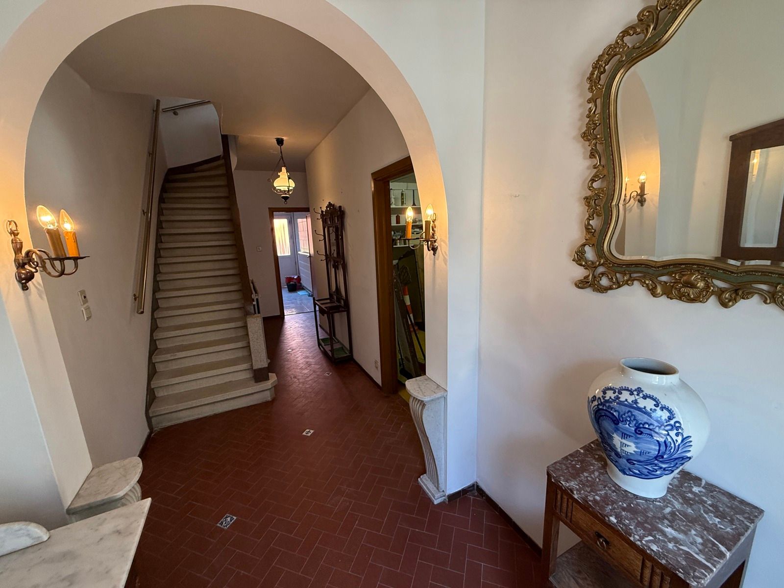 Goed gelegen woning met vier slaapkamers foto 4