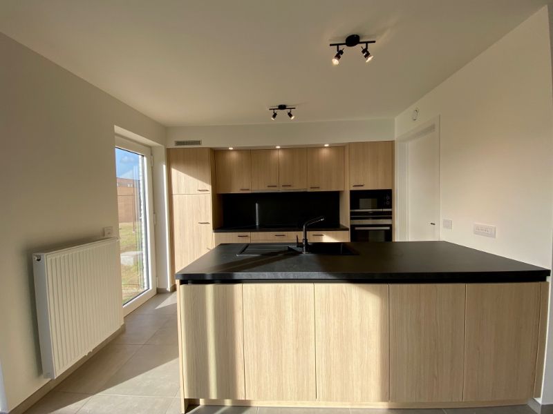 Instapklare recente woning met 4 ruime slaapkamers en carport foto 5
