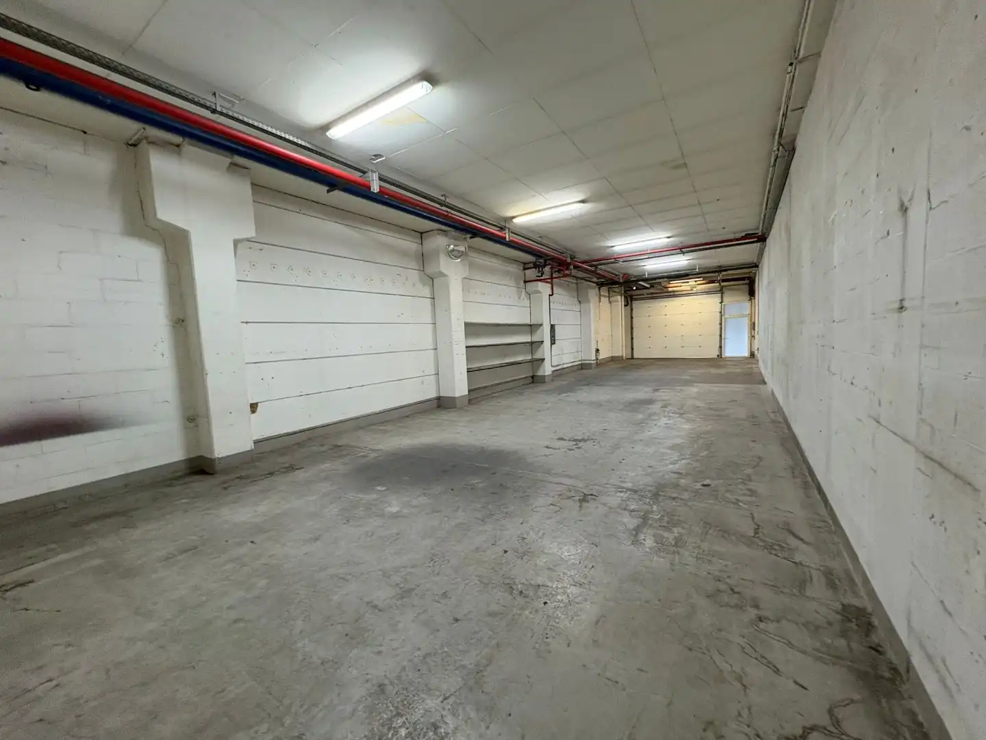 Bedrijfshal / opslagloods van +- 180m² !  foto 2