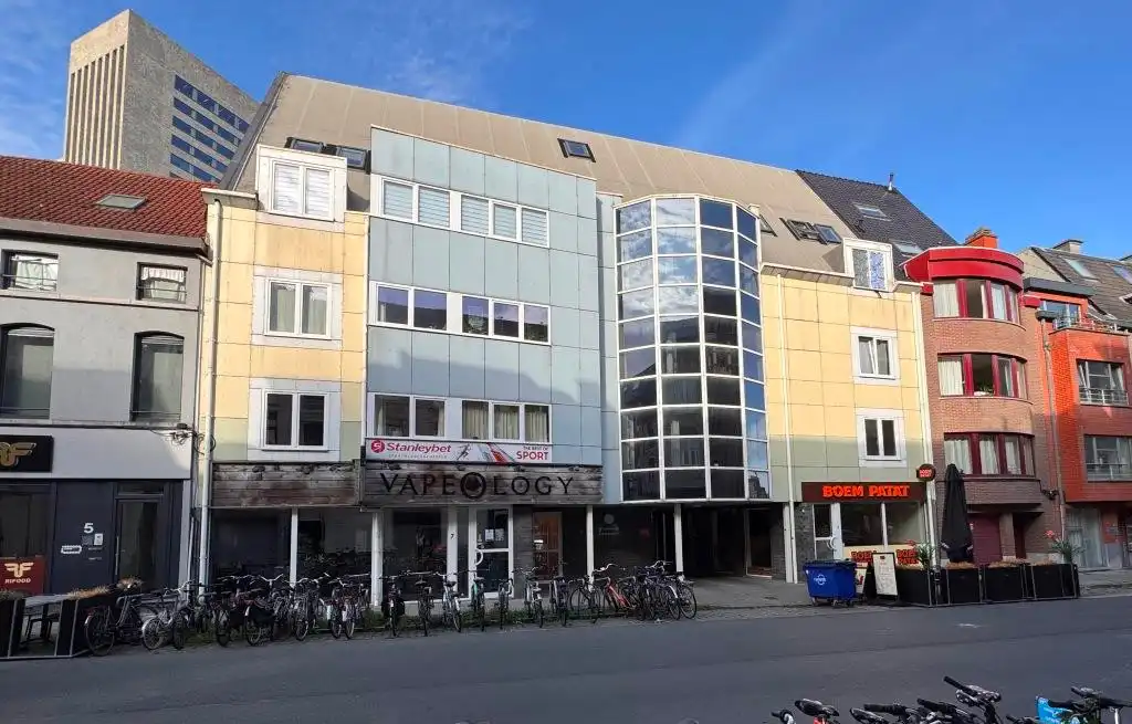 Moderne instapklare 2-slaapkamer appartement in de Koning Boudewijnstraat, Gent - ideale huurwoning! foto {{pictureIndex}}