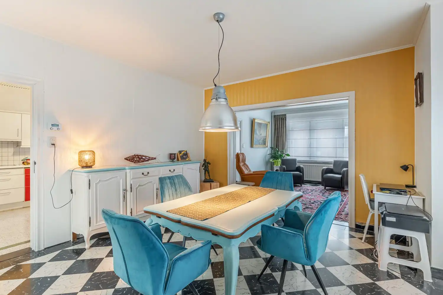 Goed gelegen en vrijstaande woning met 2 slaapkamers, uitbreidingsmogelijkheden onder het dak en een oprit met een garage op een perceel van 9a 96ca grenzend aan en met de tuin deels gelegen in agrarisch gebied! foto 4