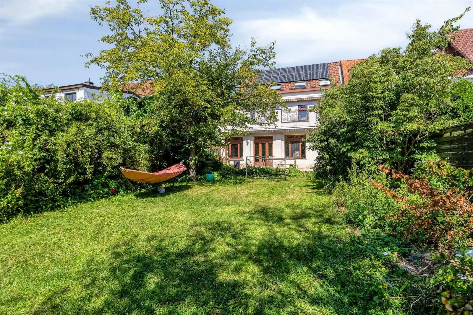 Ruime woning met 5 slaapkamers,tuin en garage foto 9