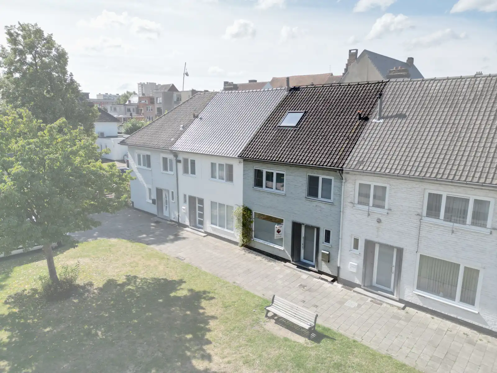 Unieke stadswoning in het Begijnhof MET 3 SLPK én Tuin! foto {{pictureIndex}}