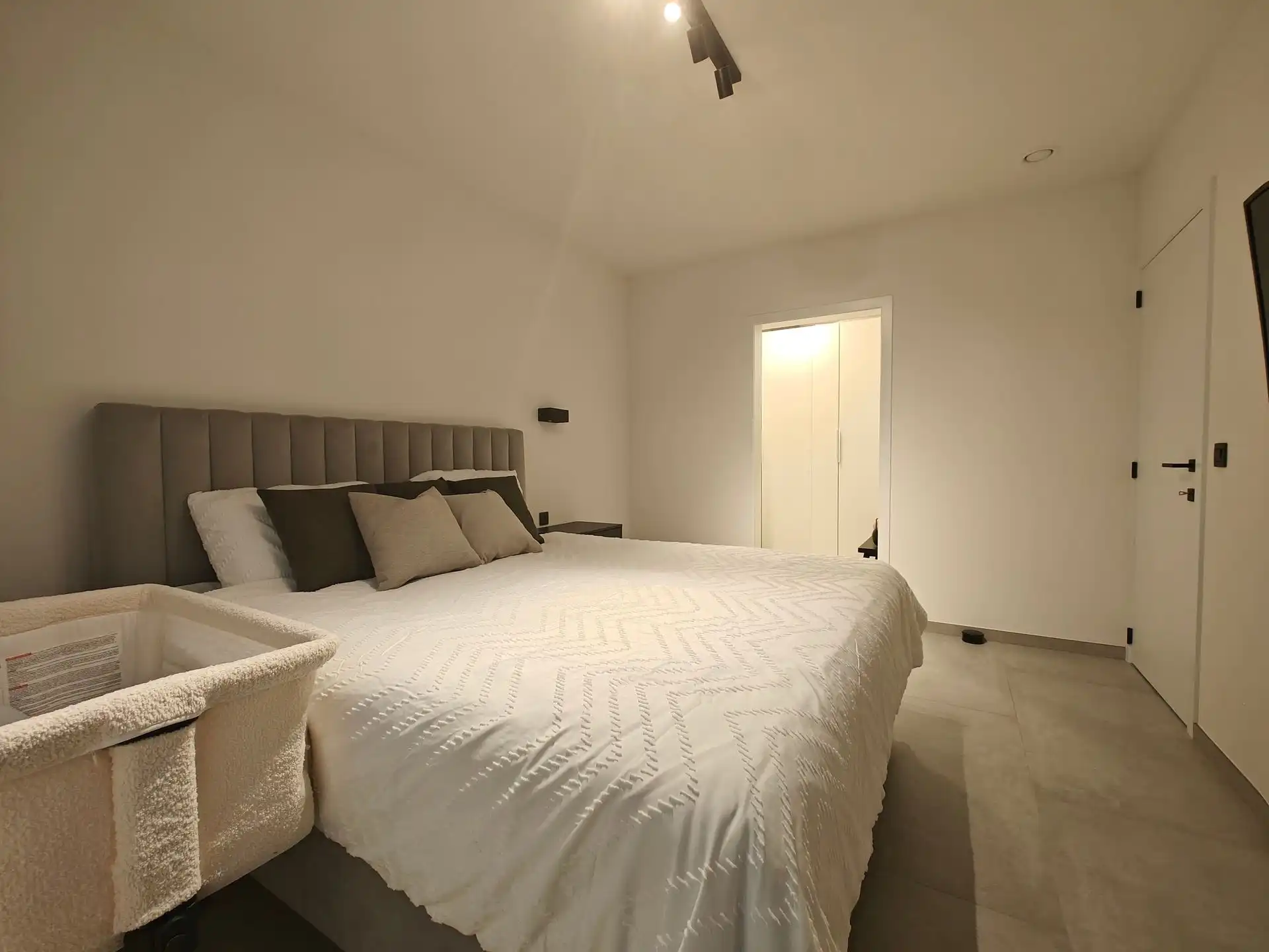 Ruim, instapklaar appartement met 2 slaapkamer, ruime autostaanplaats en berging in de kelder  foto 16