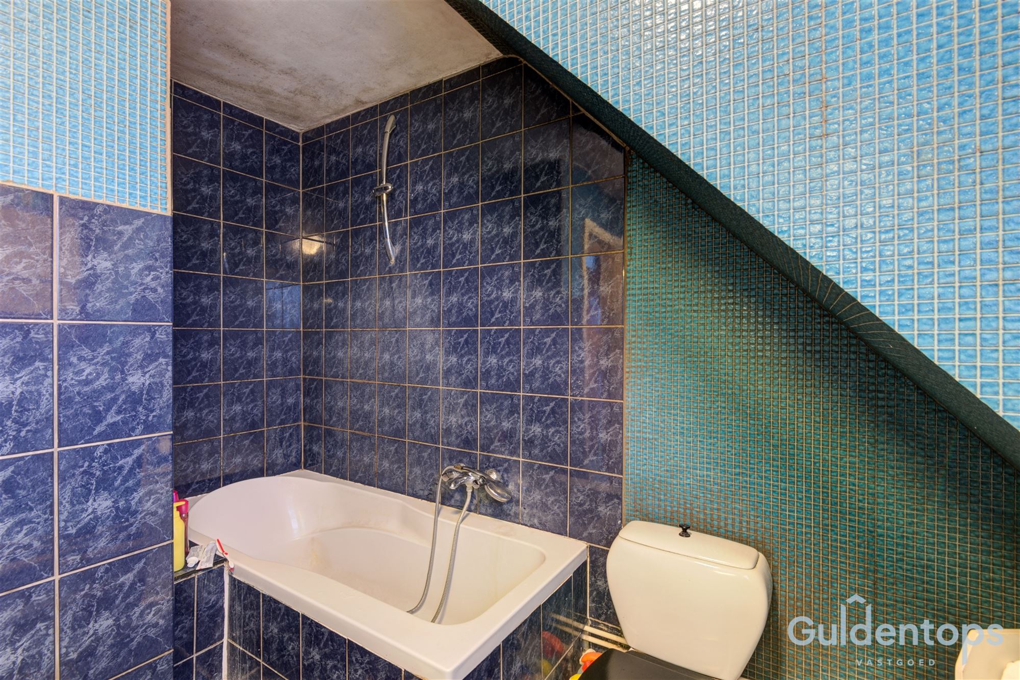 half open woning op ruim perceel foto 13