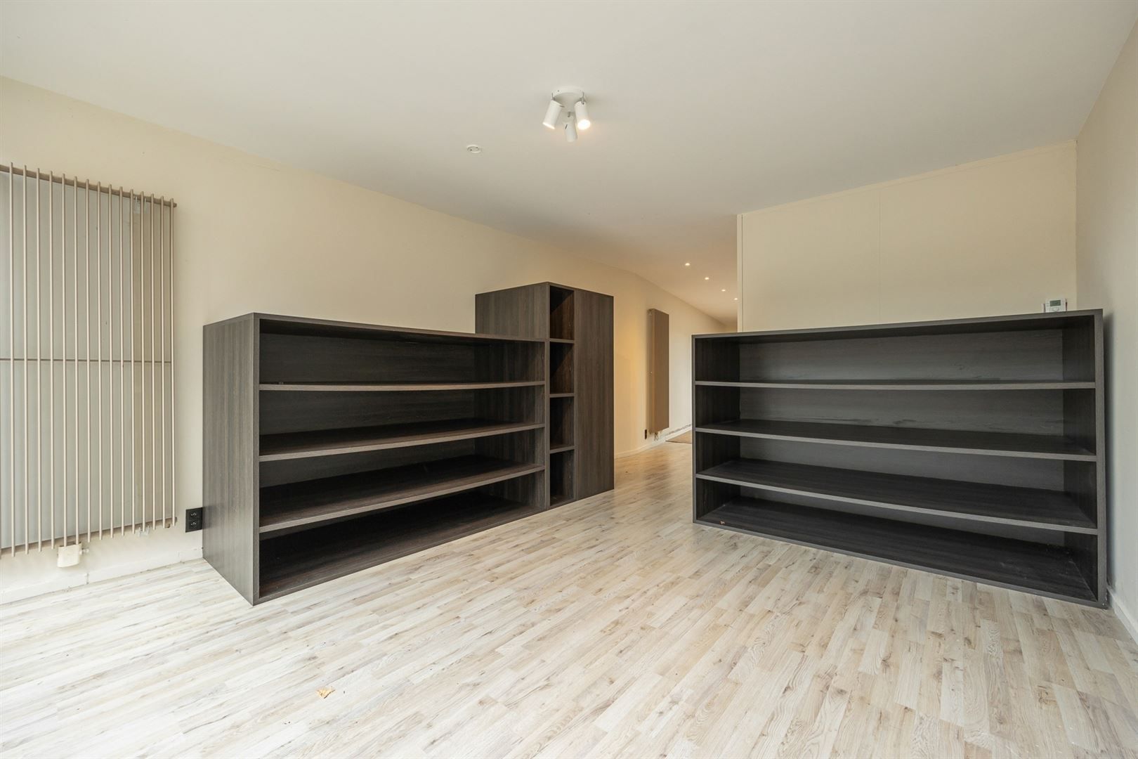 Handelshuis met ruime winkel en duplex appartement in dorp 's Gravenwezel foto 8