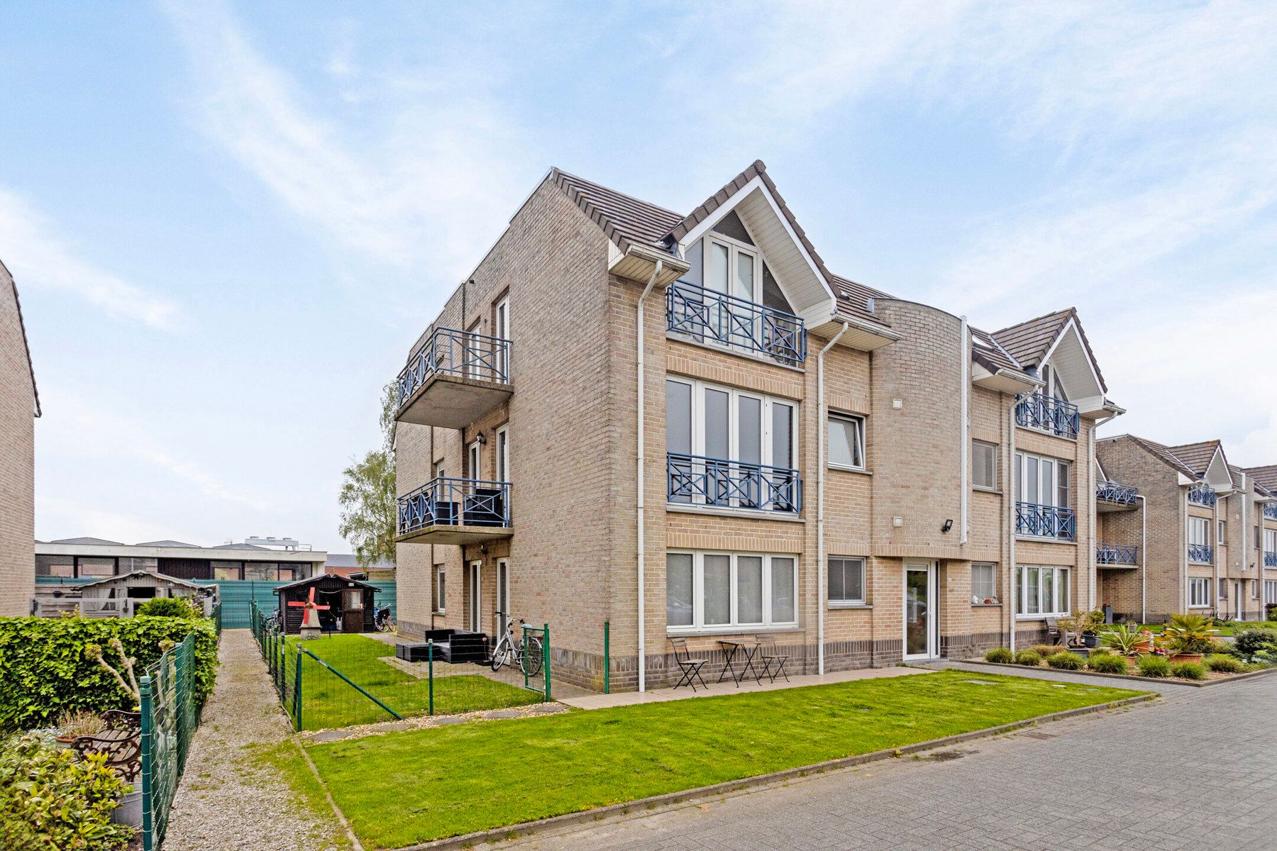 Centraal gelegen, gemoderniseerd appartement in Oedelem foto {{pictureIndex}}