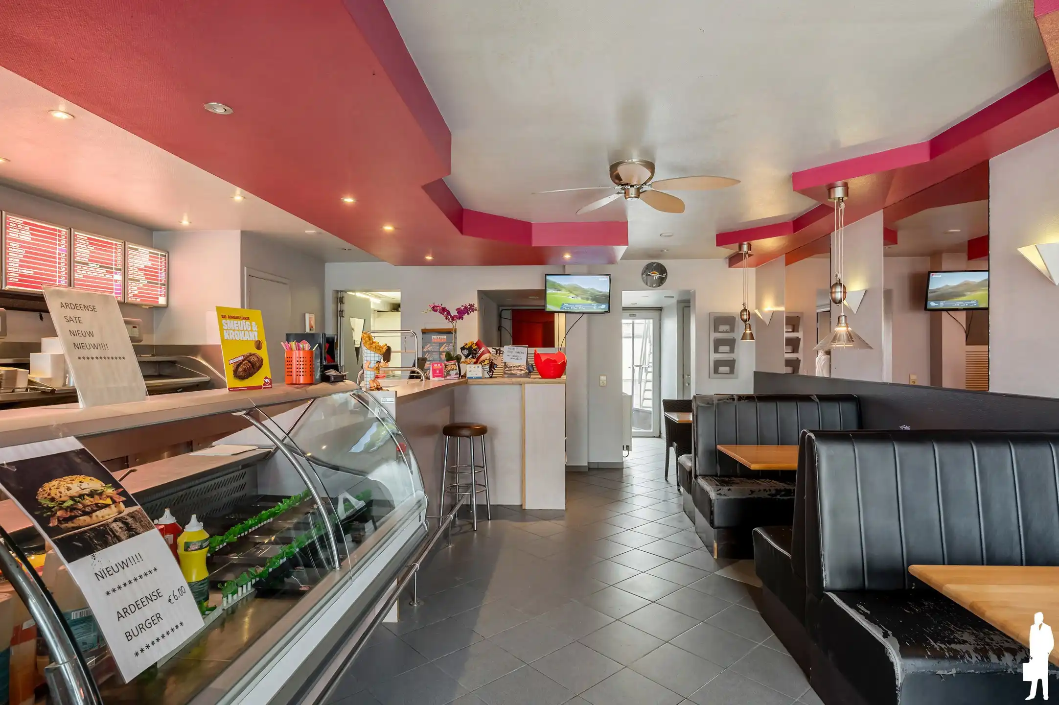 Handelspand met duplex appartement, terras en 2 garageboxen in centrum Nieuwmoer foto 3