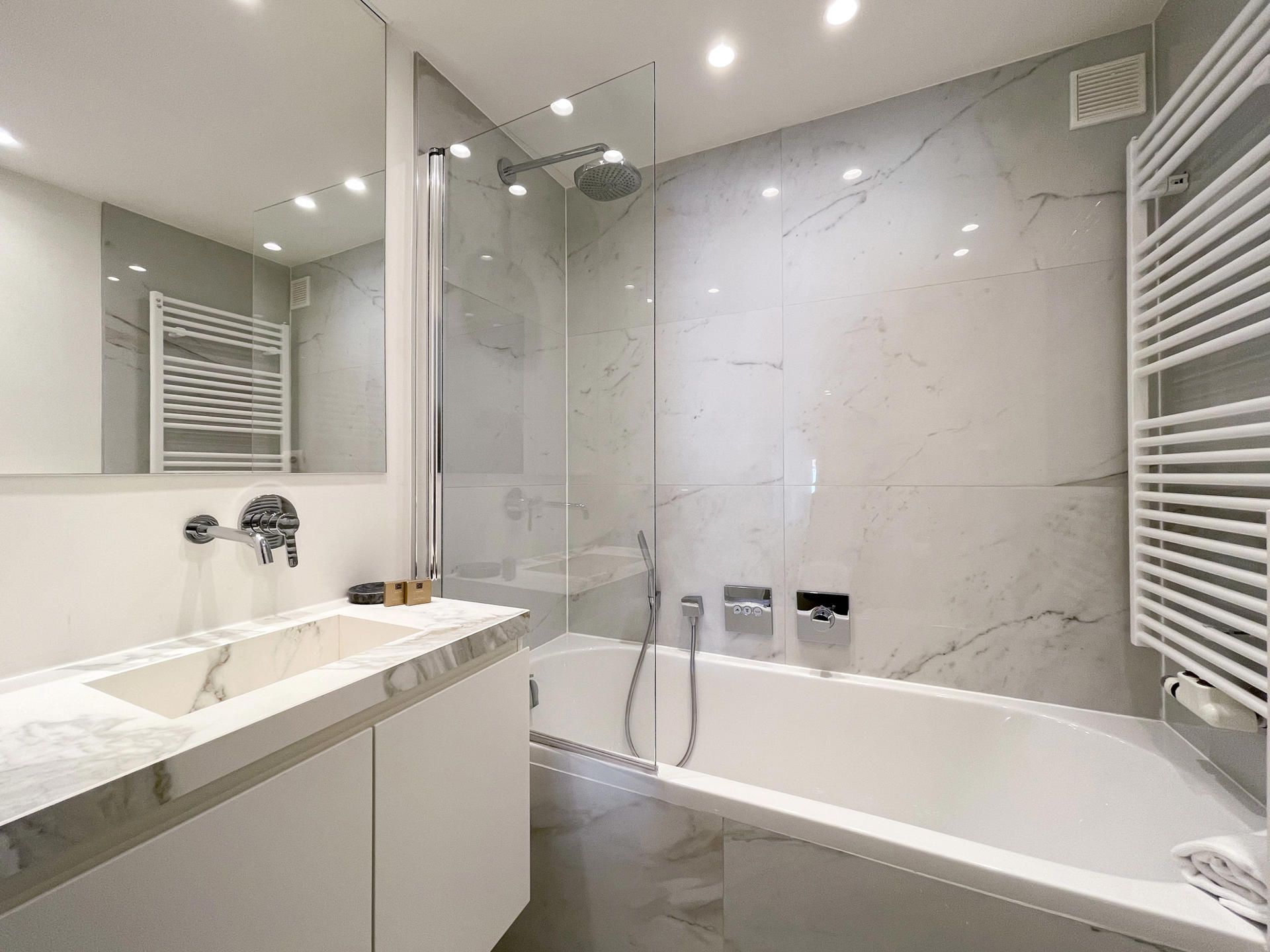 Zonnig en recent gerenoveerd appartement op topligging foto 17