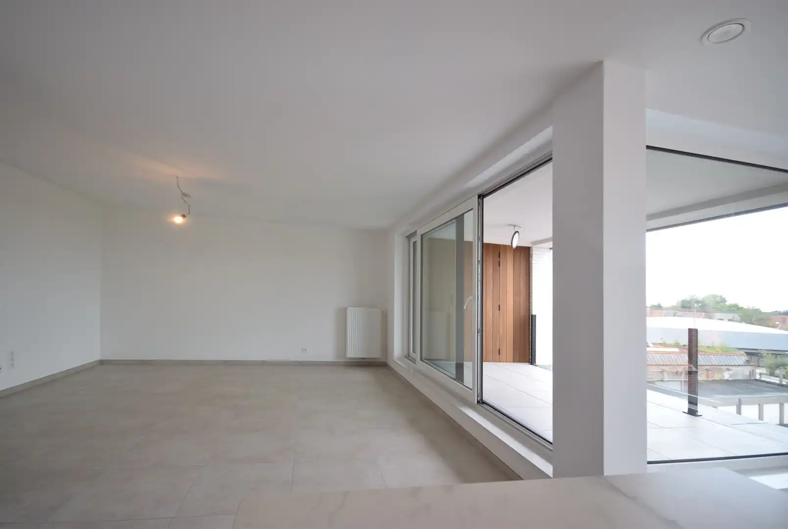 INSTAPKLAAR NIEUWBOUWAPPARTEMENT MET 2 SLAAPKAMERS, 2 TERRASSEN EN OVERDEKTE AUTOSTAANPLAATS foto 3