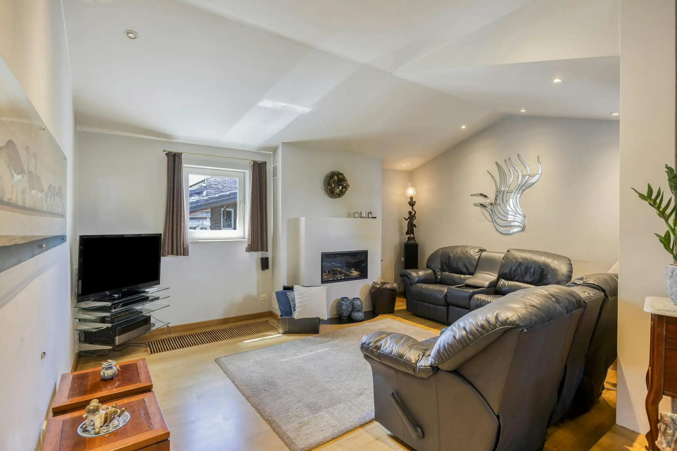 Riante woning te koop met veel potentieel voor diverse invullingen foto 8