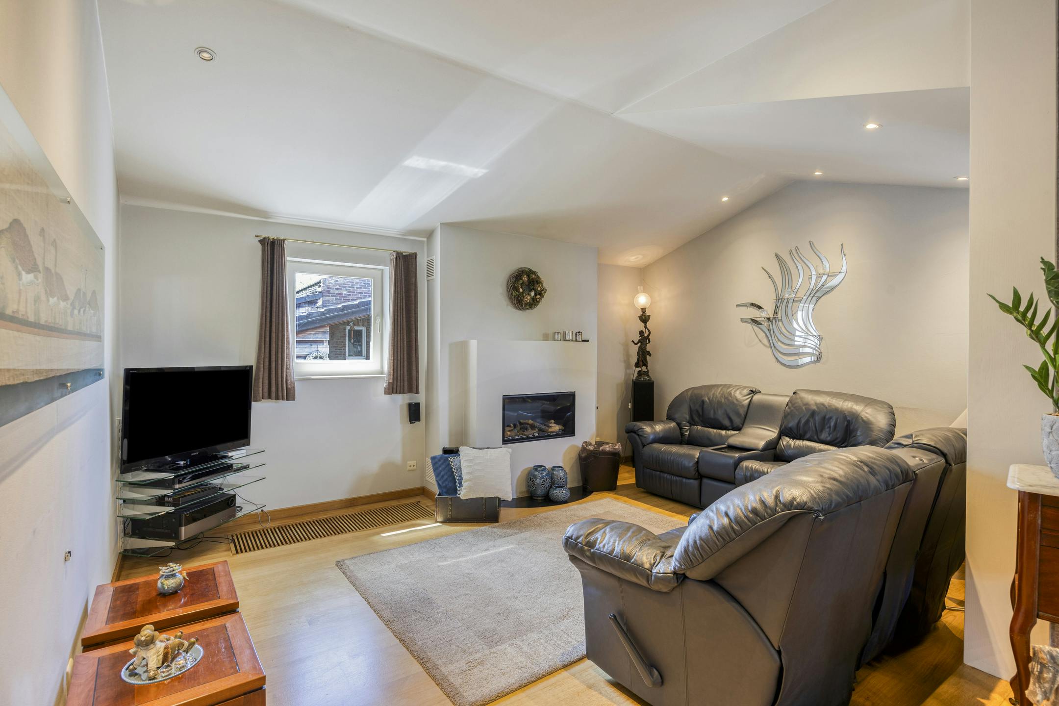 Riante zorgwoning/kangoeroewoning met loods te koop foto 6