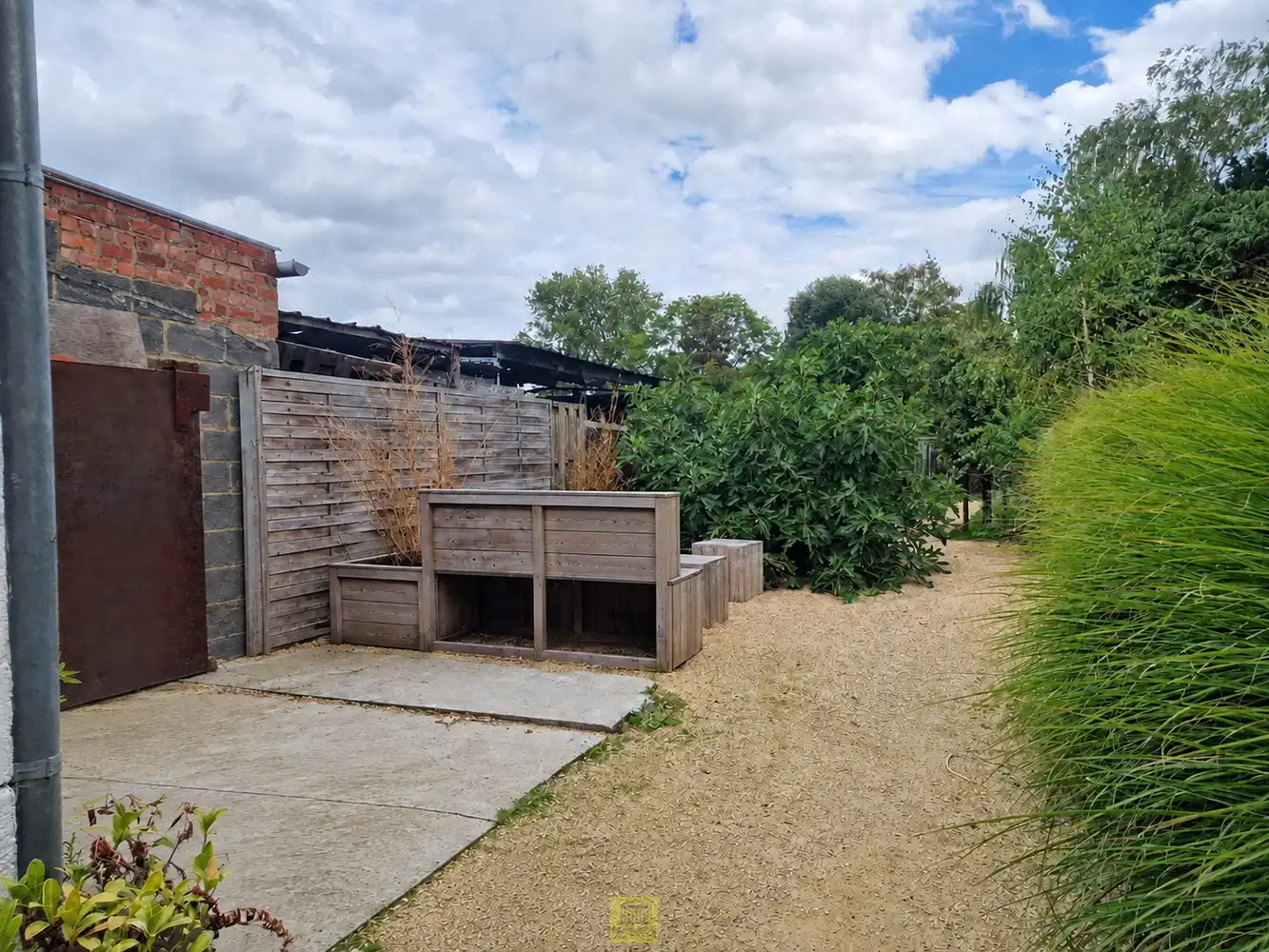 Rustig en centraal gelegen in Haaltert – gebouw met 2 duplexappartementen en 2 ruime garages! foto 16