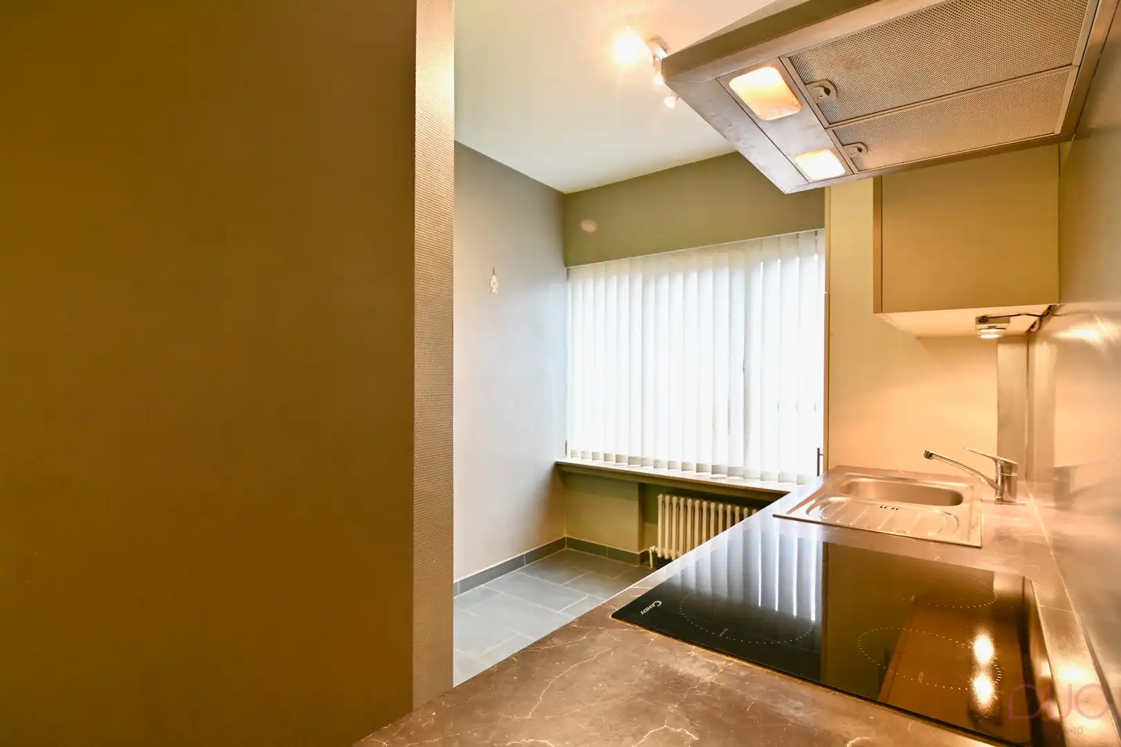 Instapklaar appartement met terras in hartje Sint-Truiden foto 6