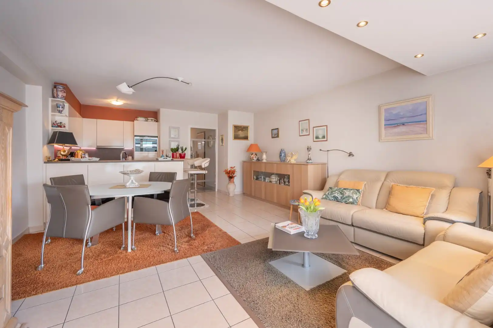 Lichtrijk appartement met 2 slaapkamer en garage op Paul Parmentierlaan foto 4