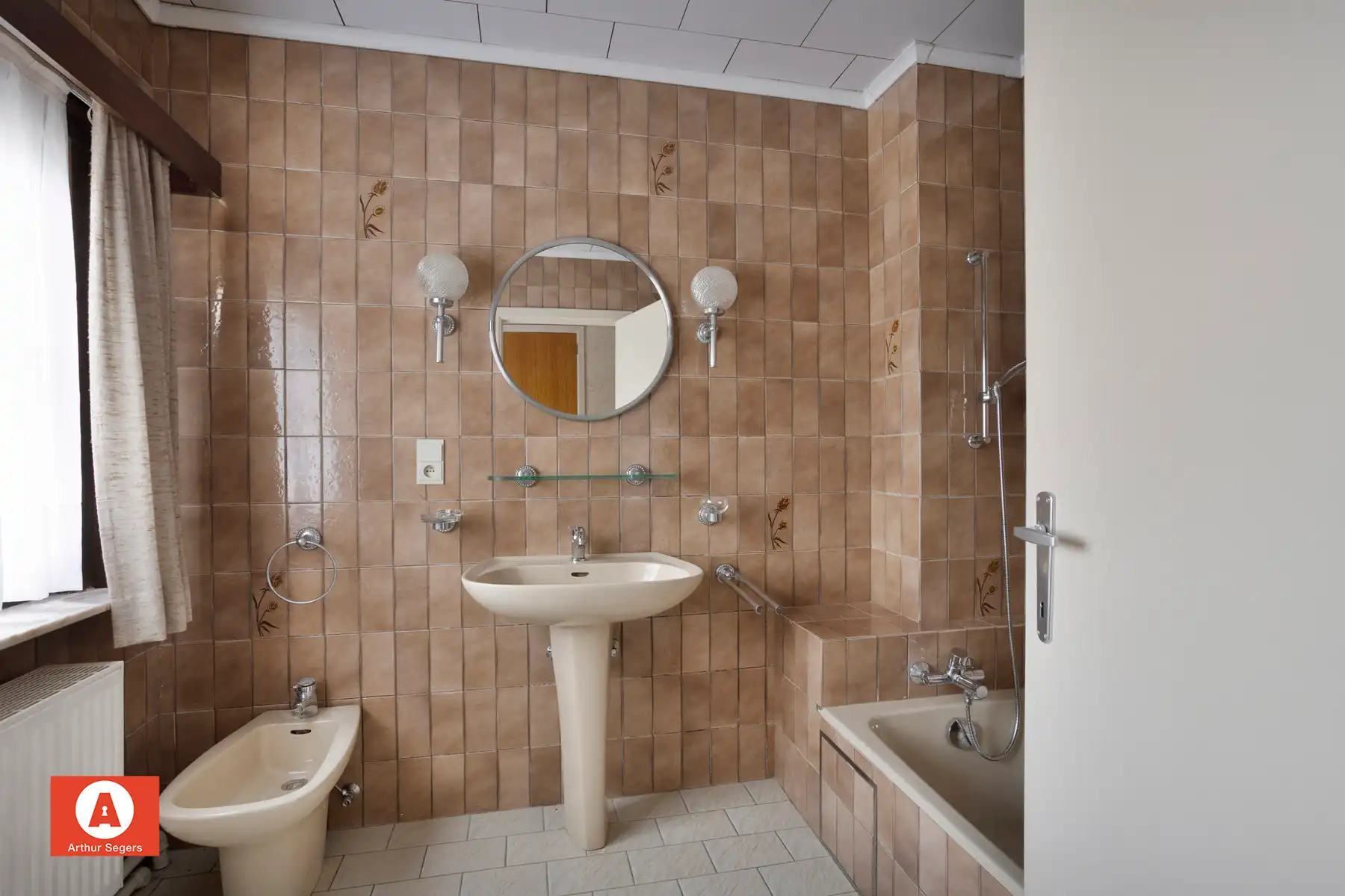 Te renoveren woning met werkhuis en ruime tuin foto 13