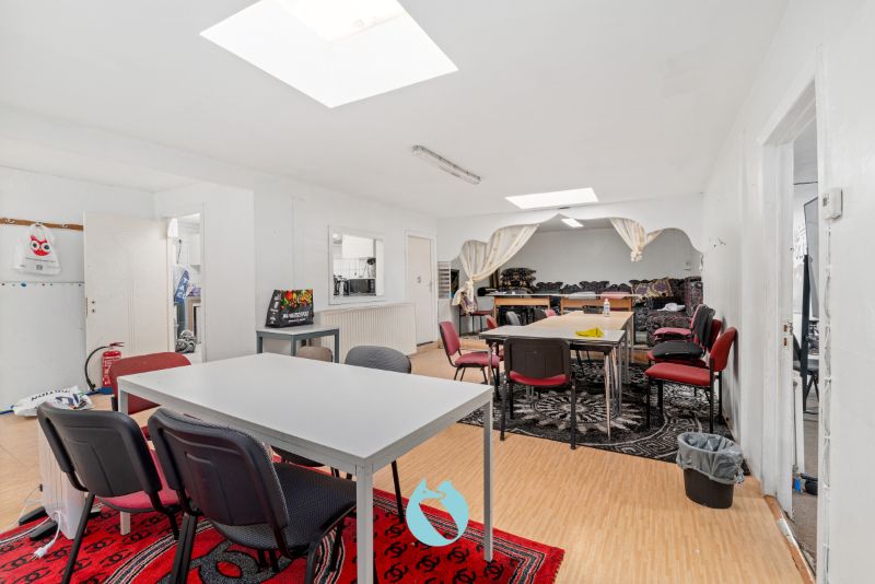 Statig gebouw bestaande uit verschillende units nabij centrum Gent foto 4