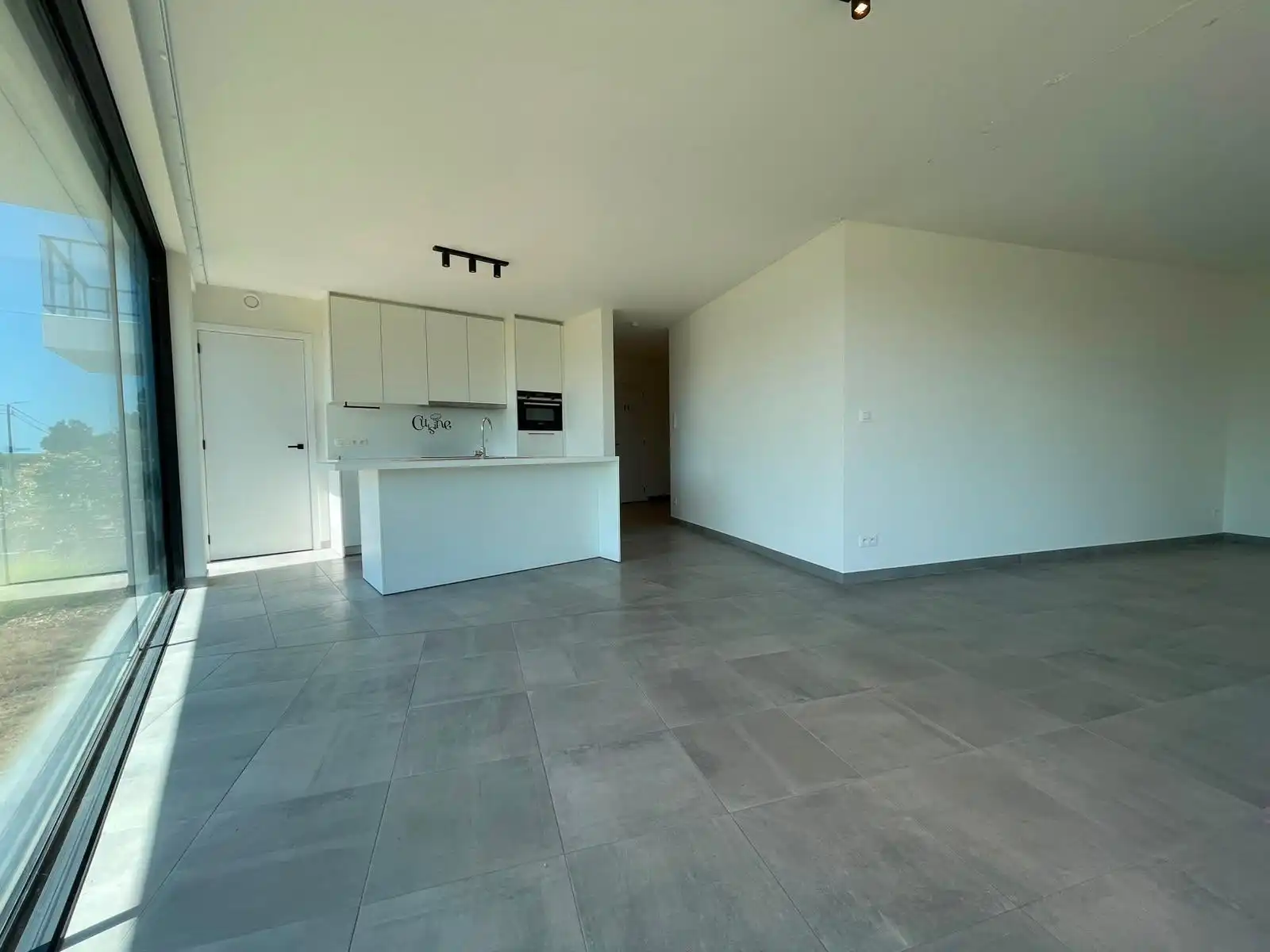Appartement met 2 slaapkamers, terras en garage foto 3