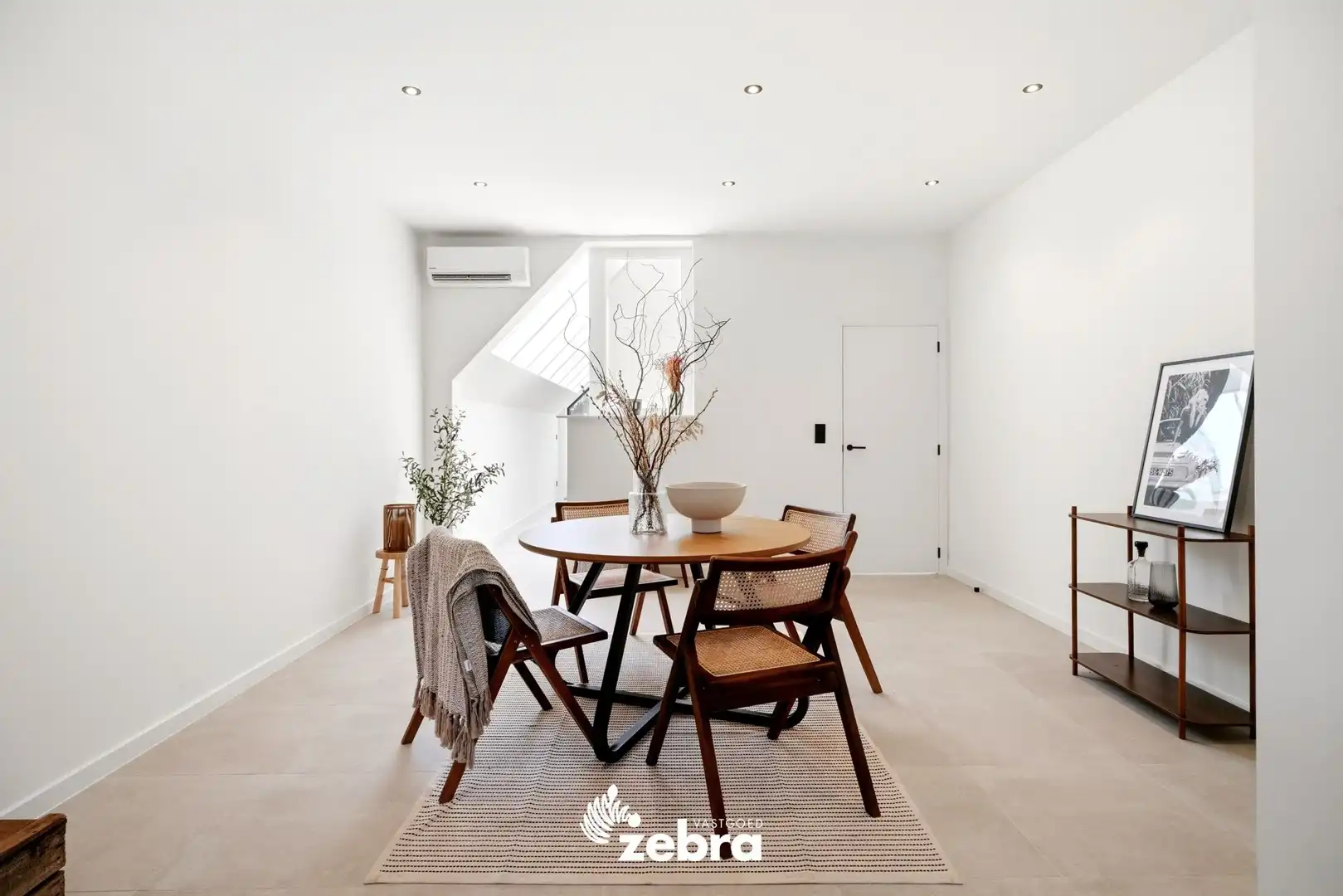 Stijlvolle woning met garage en achterliggende uitweg! foto 5