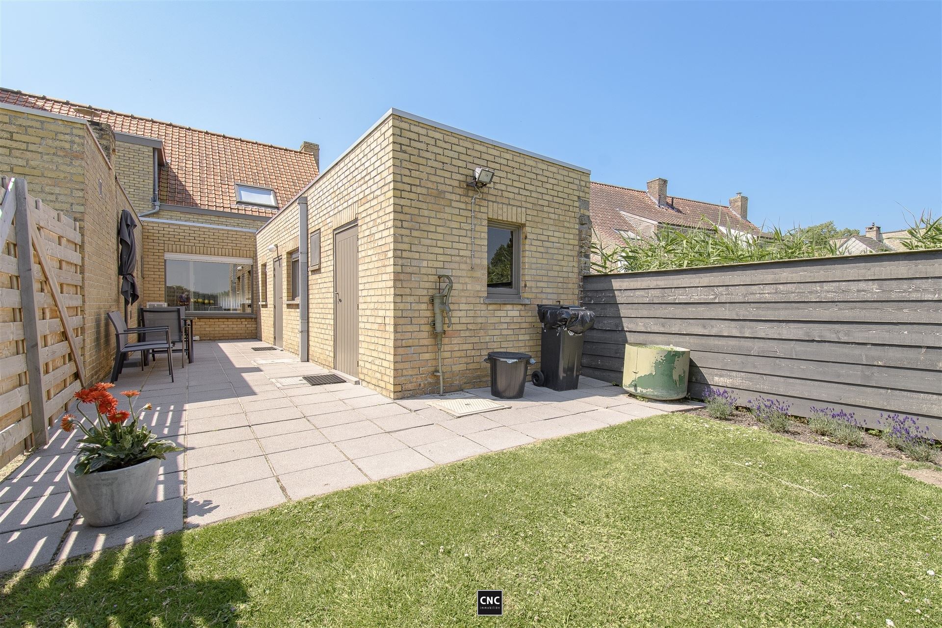 KANGOEROEWONINGEN met een uitgestrekte tuin, sfeervol terras met adembenemend uitzicht en royale loods met werkplaats. Maar liefst 28 meter gevelbreedte! foto 56